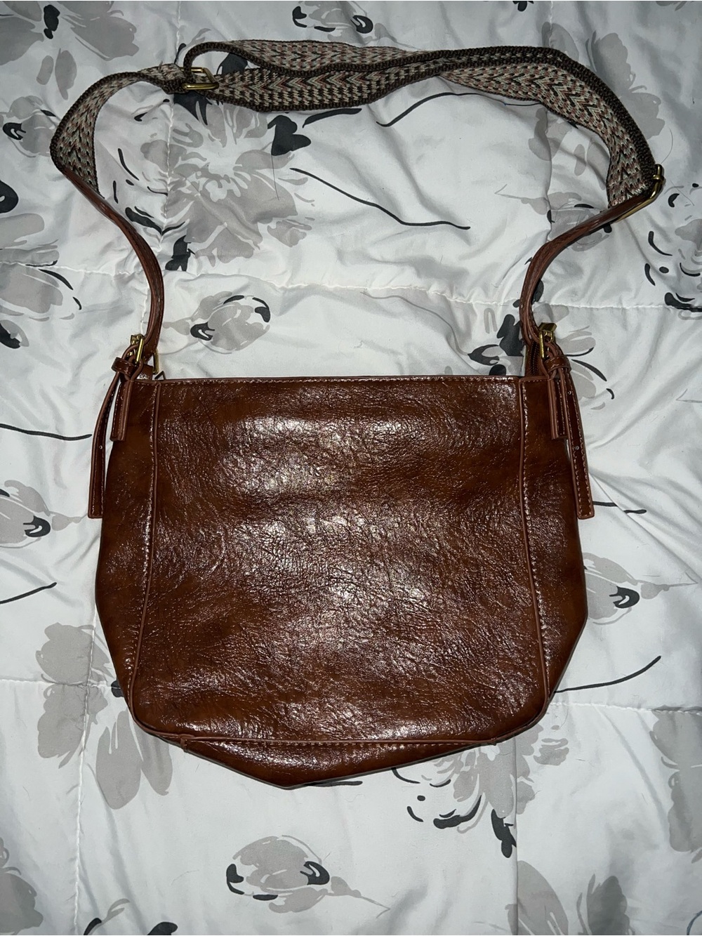 Leather Crossbody Bag in Chestnut Brown - Stylish Everyday Carry
